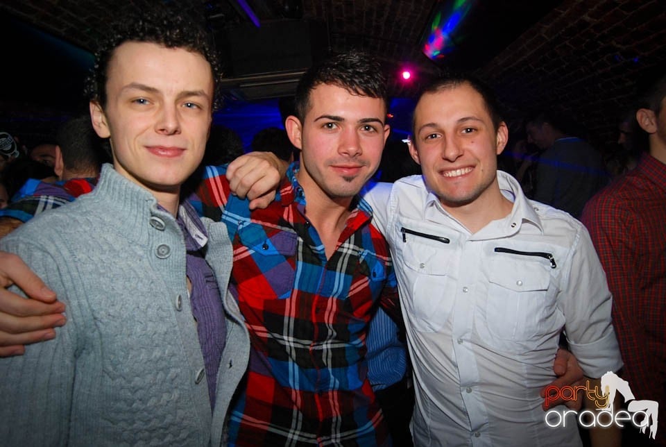 Sâmbătă seara în Club Escape, 