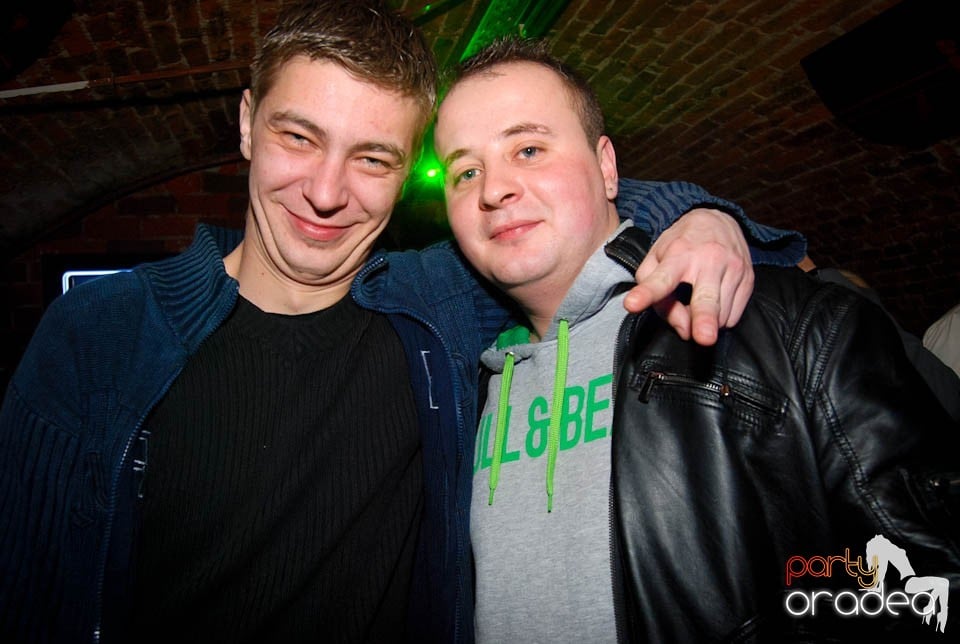 Sâmbătă seara în Club Escape, 