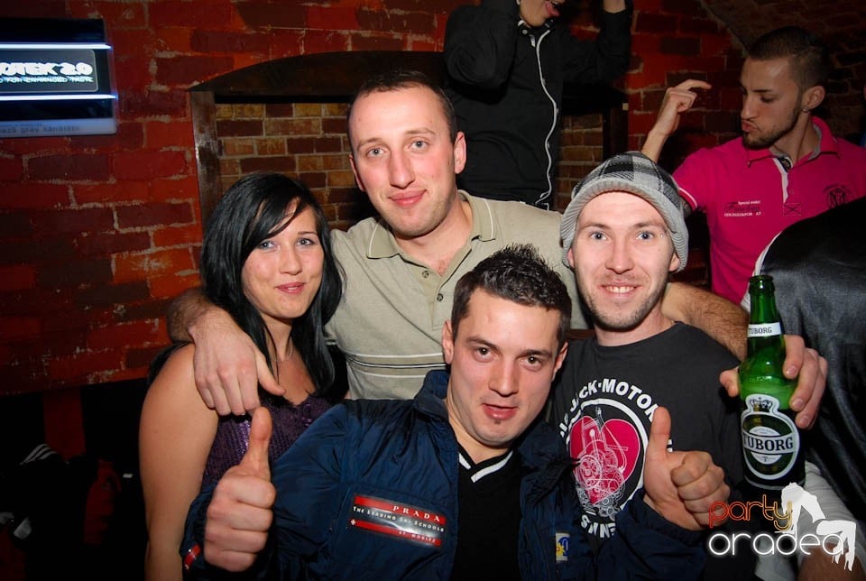 Sâmbătă seara în Club Escape, 