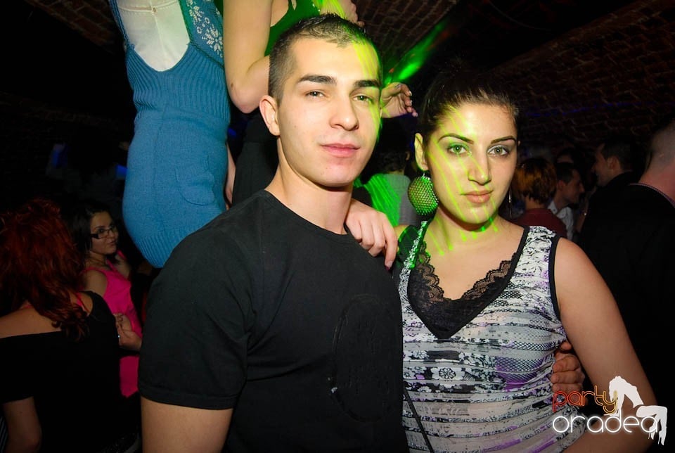 Sâmbătă seara în Club Escape, 