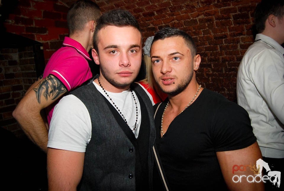 Sâmbătă seara în Club Escape, 