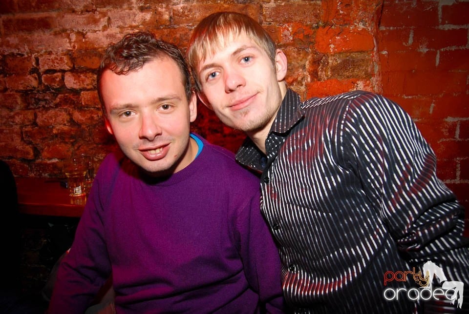 Sâmbătă seara în Club Escape, 