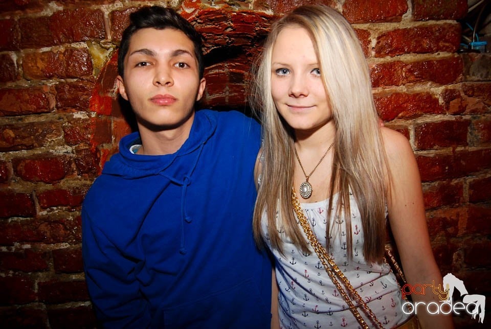 Sâmbătă seara în Club Escape, 