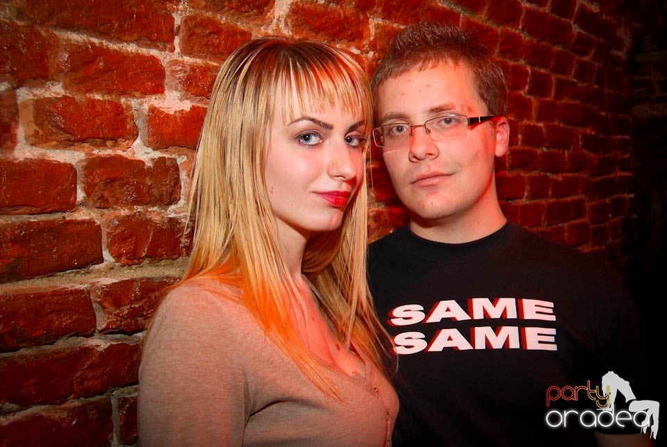 Sâmbătă seara în Club Escape, 