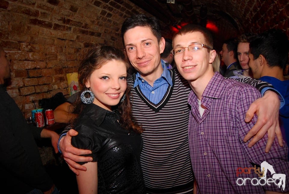 Sâmbătă seara în Club Escape, 