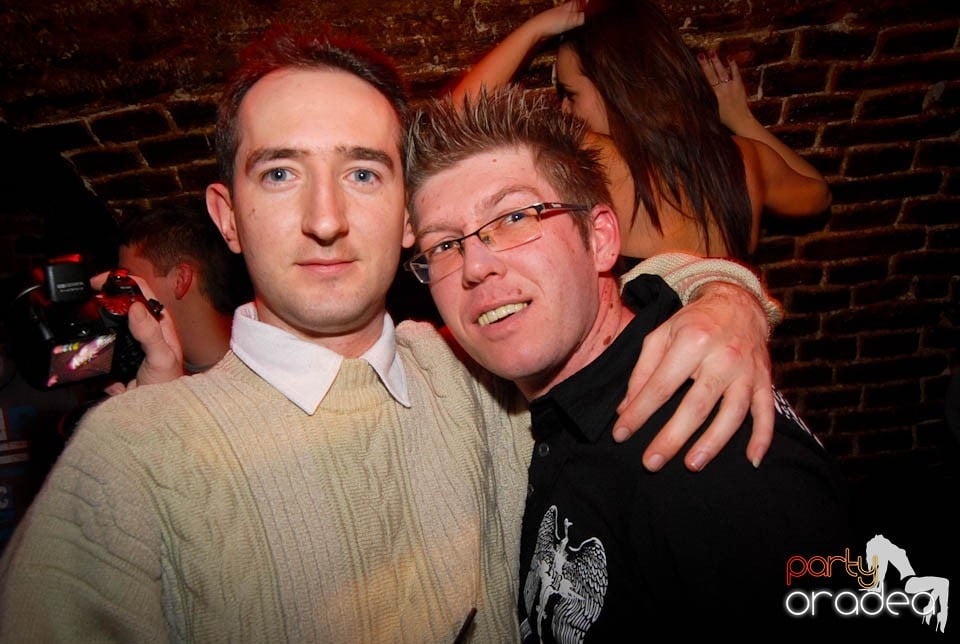 Sâmbătă seara în Club Escape, 