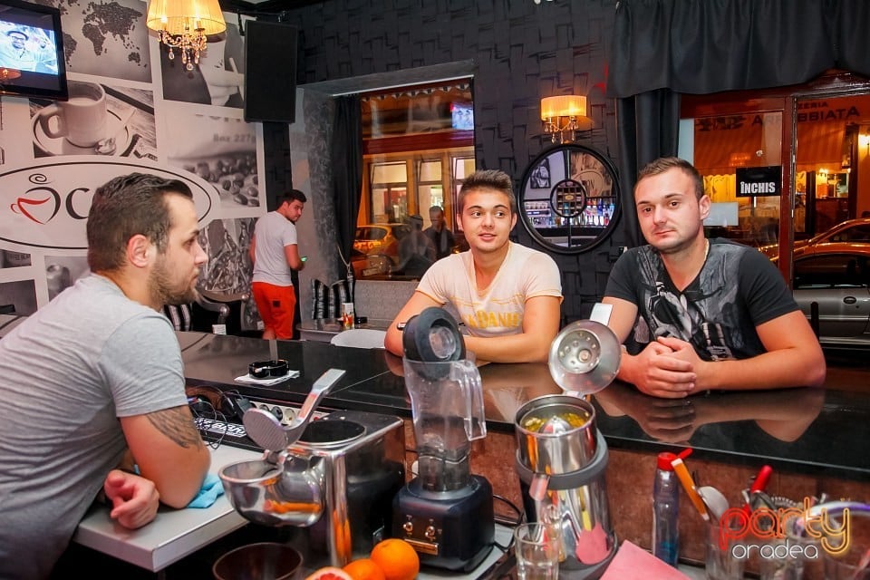 Sâmbătă seara în Icon Caffe, Icon Caffe