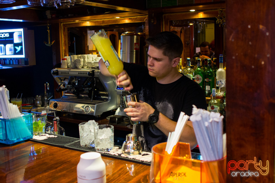 Sâmbătă seara la Columbus, Columbus Cafe