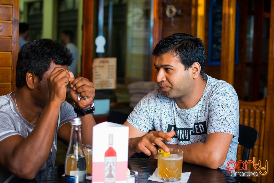 Sâmbătă seara la Columbus, Columbus Cafe