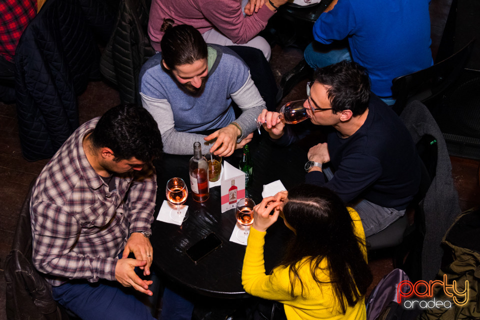 Sâmbătă seara la Columbus, Columbus Cafe