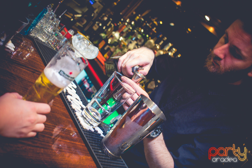 Sâmbătă seara la Columbus, Columbus Cafe