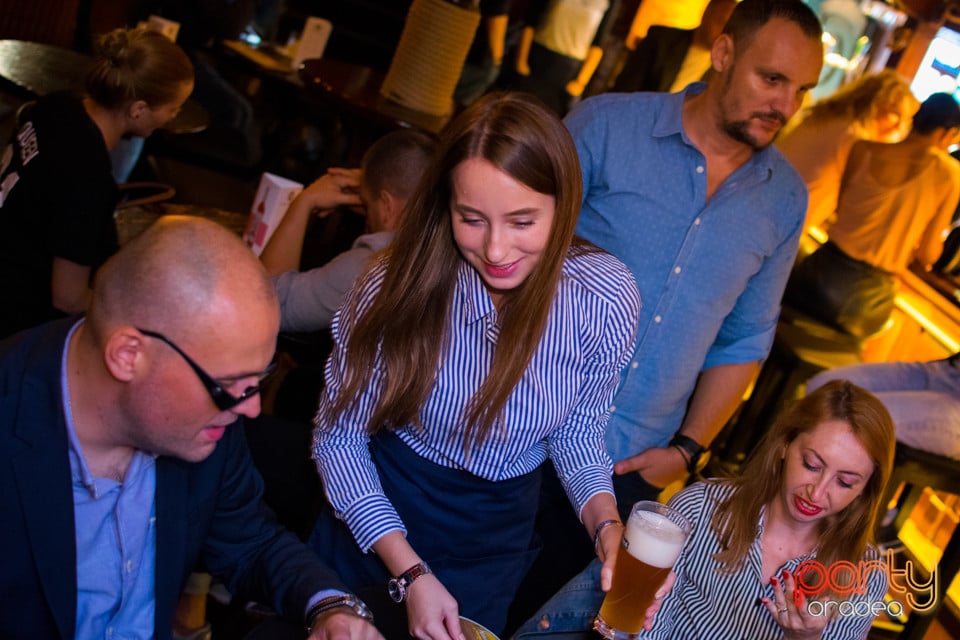 Sâmbătă seara la Columbus, Columbus Cafe