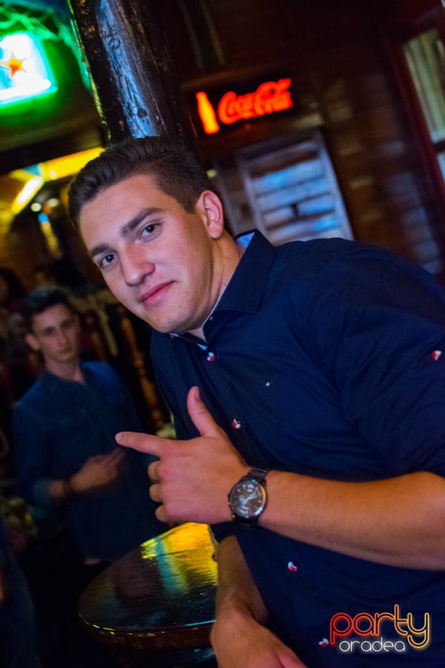 Sâmbătă seara la Columbus, Columbus Cafe