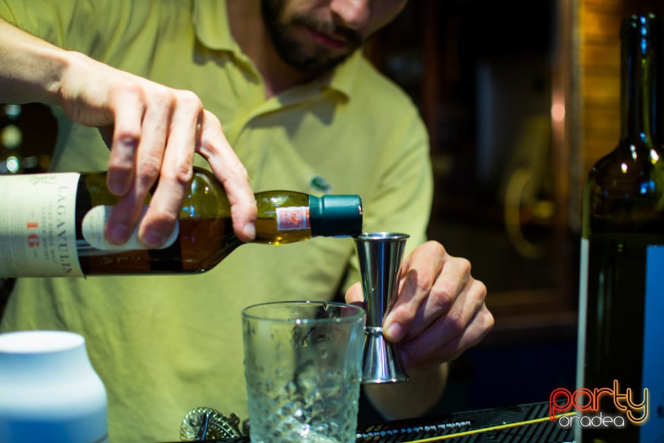 Sâmbătă seara la Columbus, Columbus Cafe