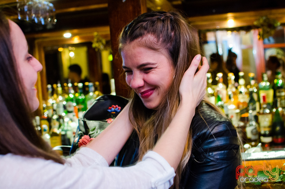 Sâmbătă seara la Columbus, Columbus Cafe