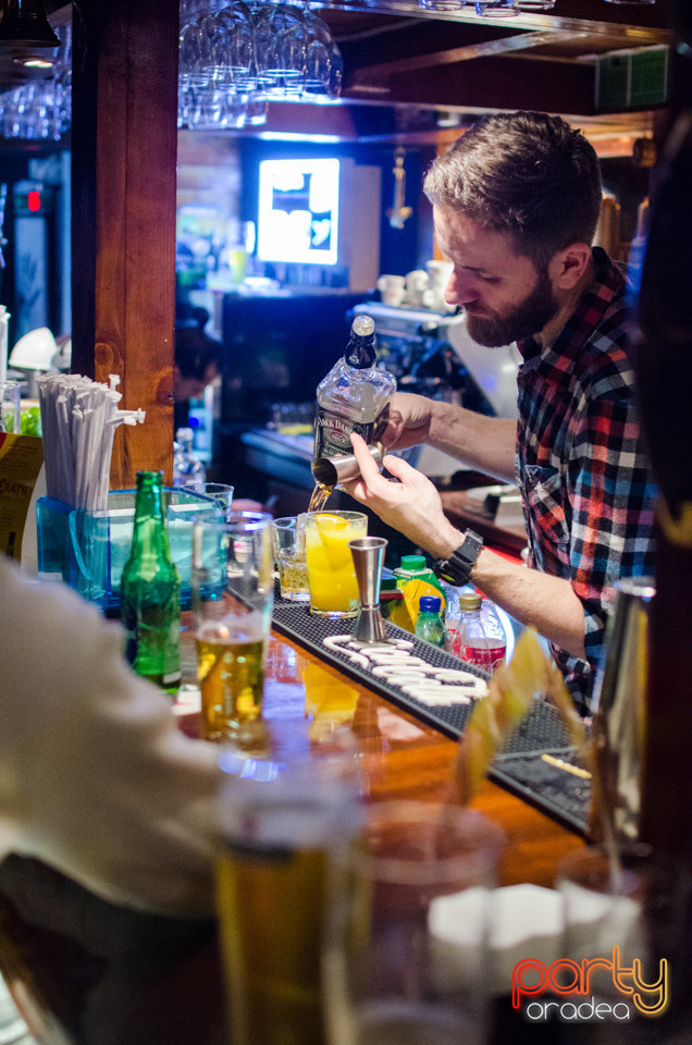 Sâmbătă seara la Columbus, Columbus Cafe