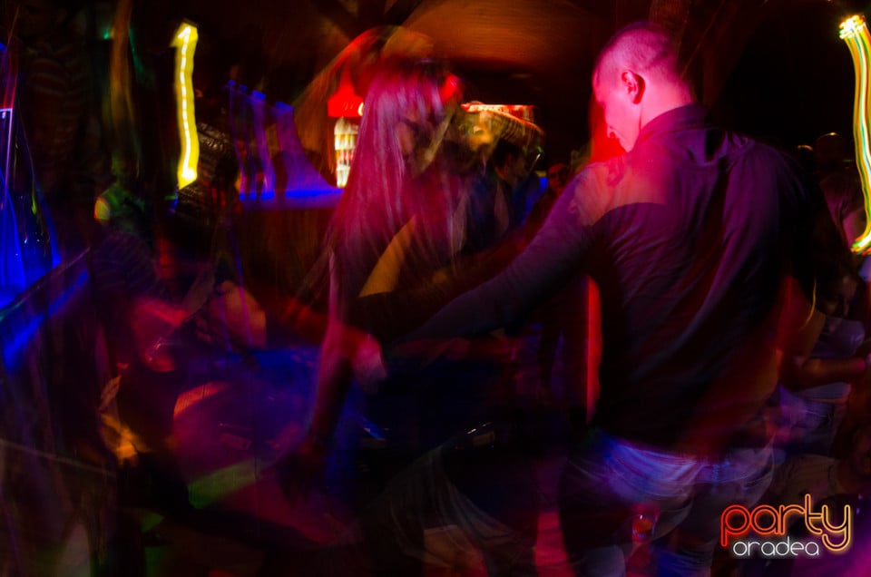 Sâmbătă seara la Disco FAHÁZ, 