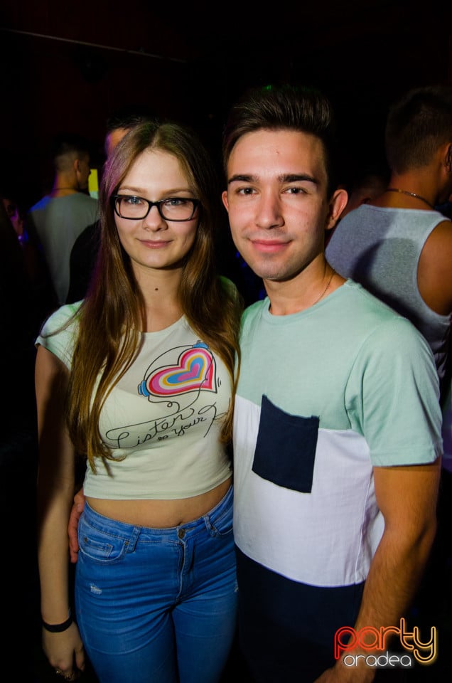 Sâmbătă seara la Disco FAHÁZ, 