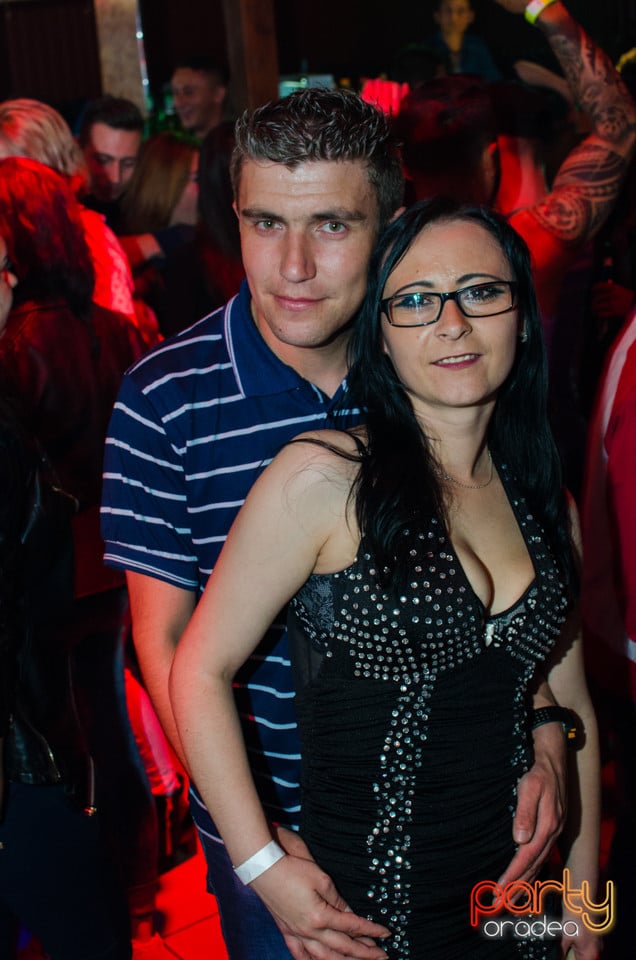 Sâmbătă seara la Disco FAHÁZ, 