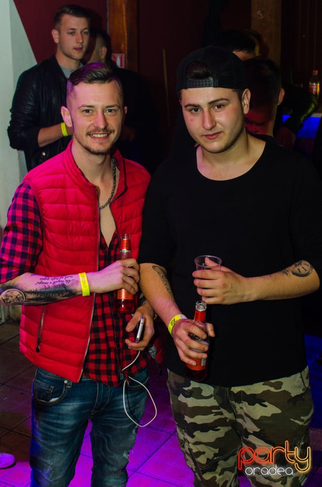 Sâmbătă seara la Disco FAHÁZ, 
