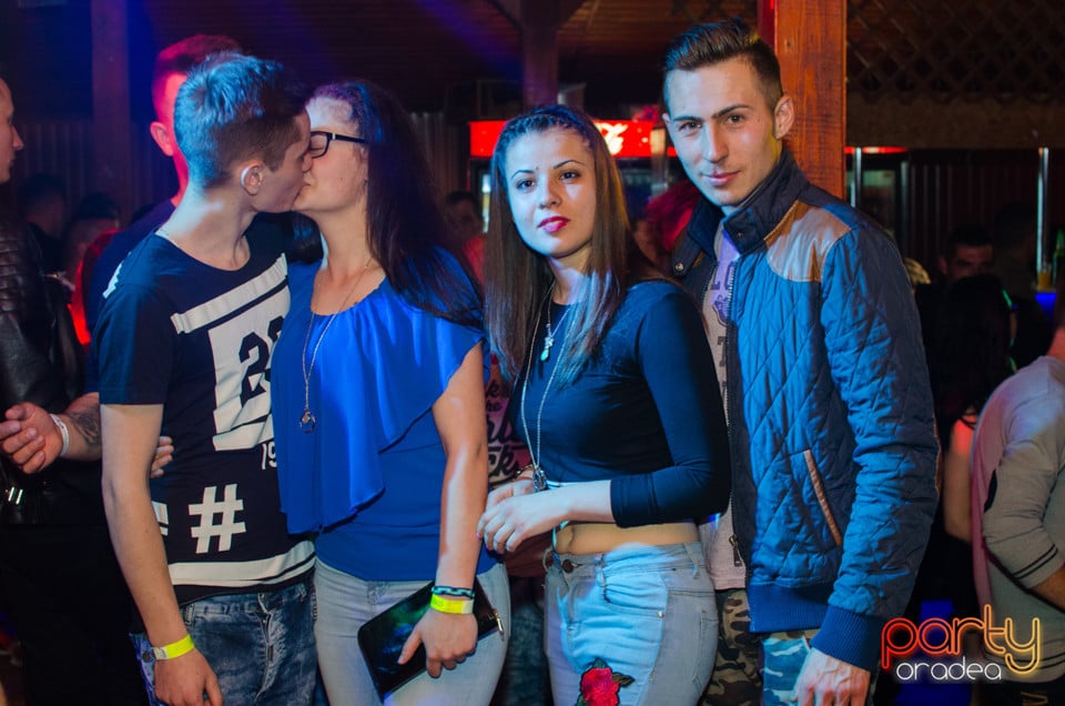 Sâmbătă seara la Disco FAHÁZ, 