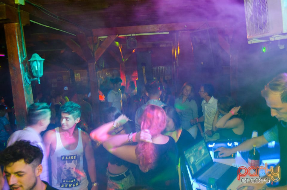 Sâmbătă seara la Disco FAHÁZ, 