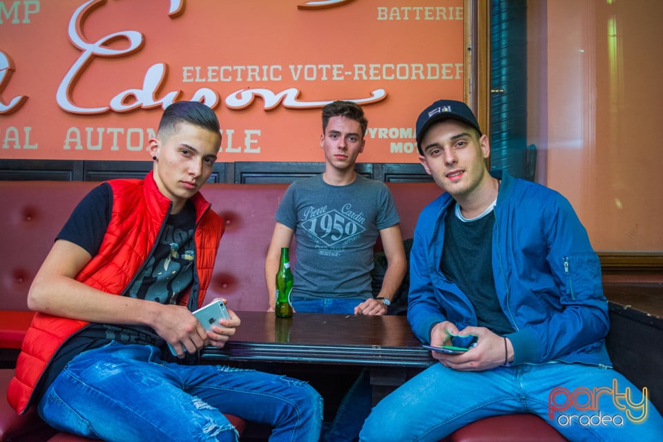 Sâmbătă seara la Edison Pub, 