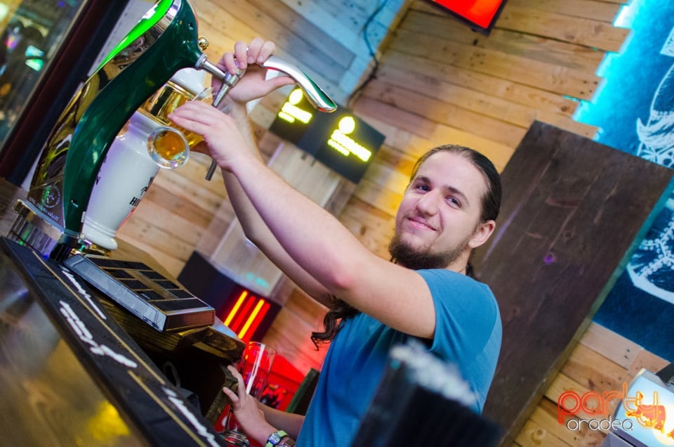 Sâmbătă seara la Steam Bar, 