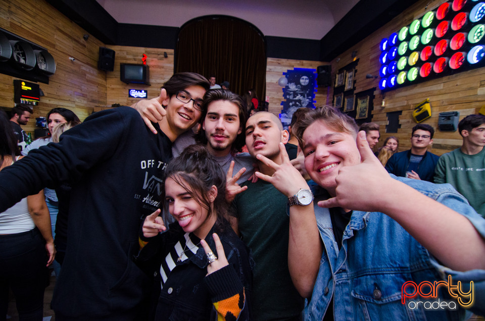 Sâmbătă seara la Steam Bar, 