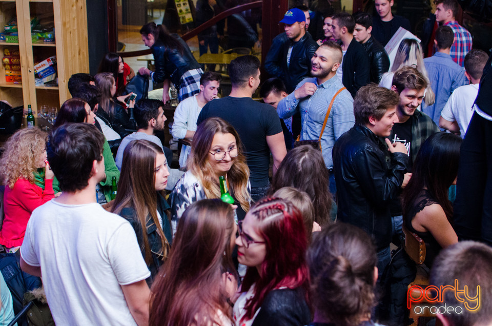 Sâmbătă seara la Steam Bar, 