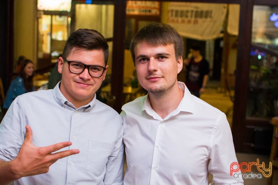 Sâmbătă seara la Steam Bar, 