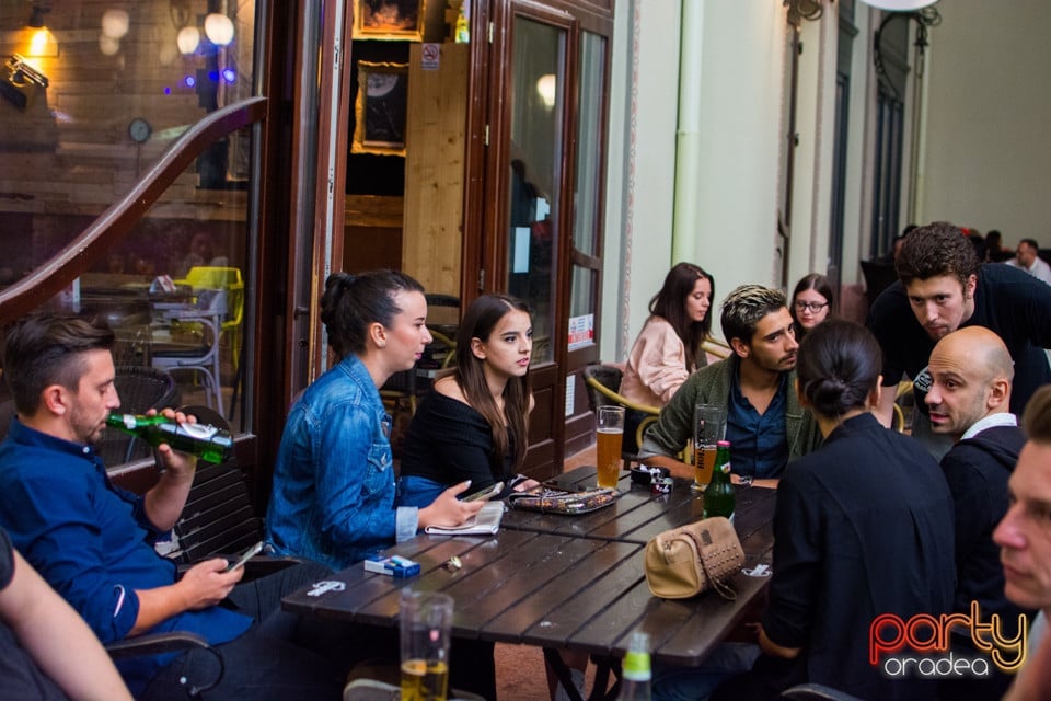 Sâmbătă seara la Steam Bar, 