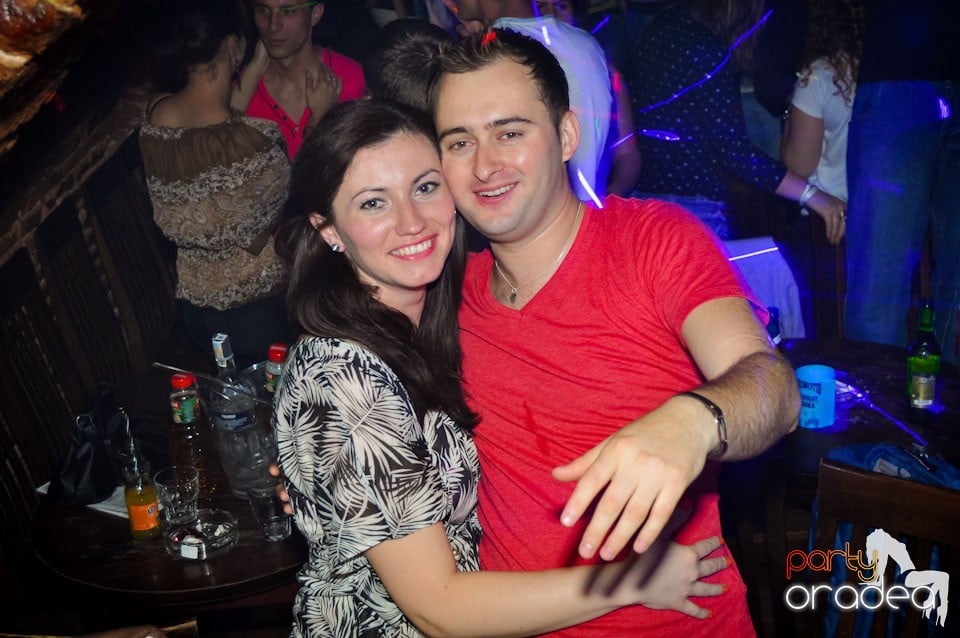 Sâmbătă seara petrecem în Escape, 