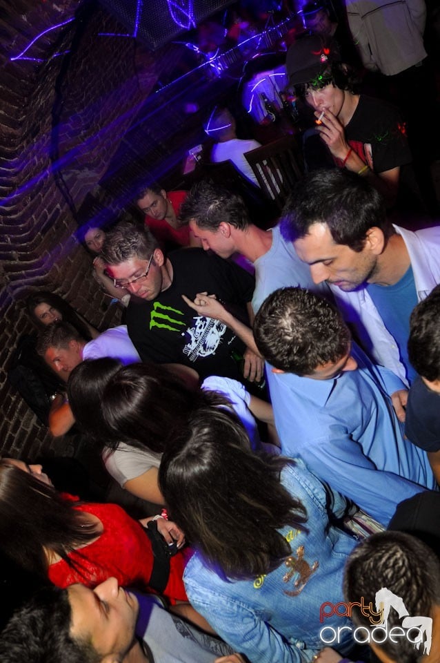 Sâmbătă seara petrecem în Escape, 