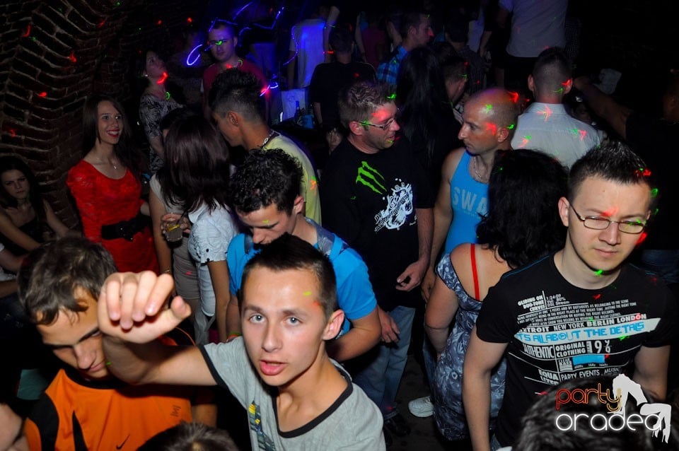 Sâmbătă seara petrecem în Escape, 