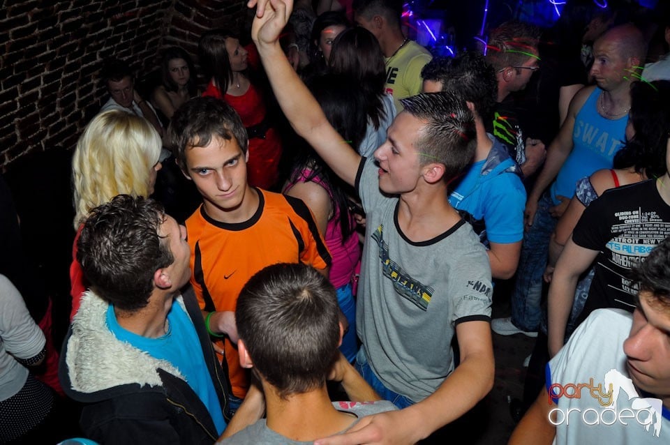 Sâmbătă seara petrecem în Escape, 