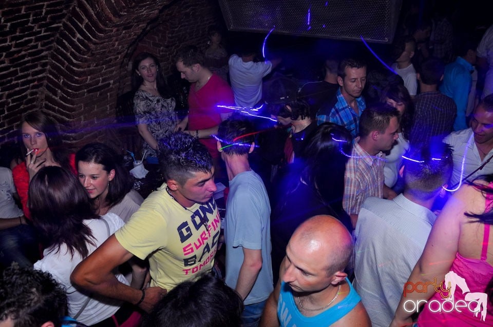 Sâmbătă seara petrecem în Escape, 