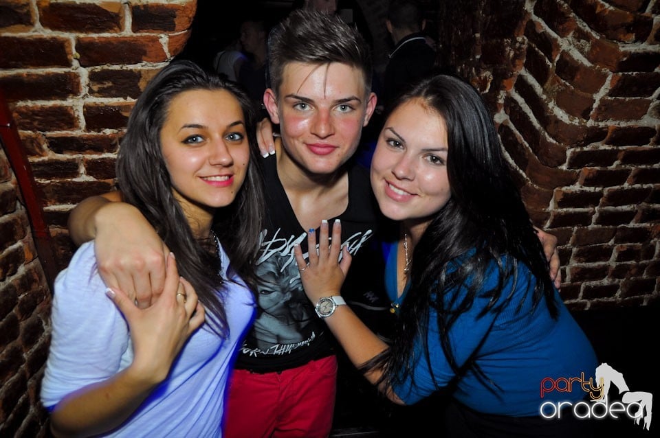 Sâmbătă seara petrecem în Escape, 