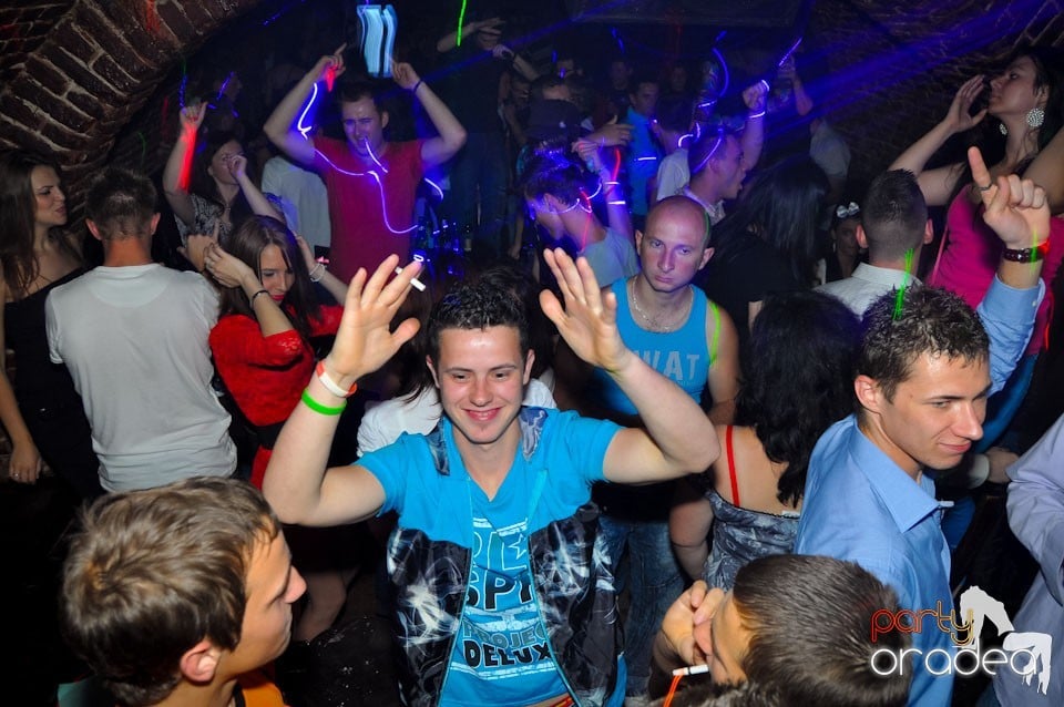 Sâmbătă seara petrecem în Escape, 