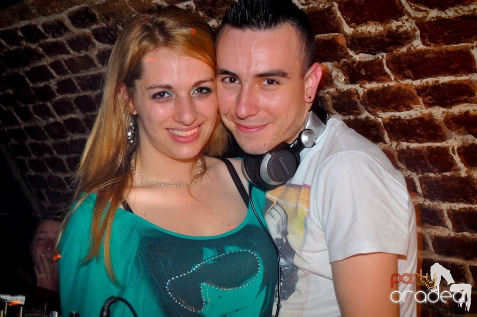 Sâmbătă seara petrecem în Escape, 