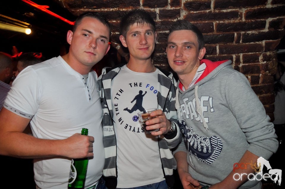 Sâmbătă seara petrecem în Escape, 