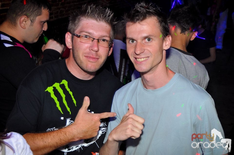 Sâmbătă seara petrecem în Escape, 