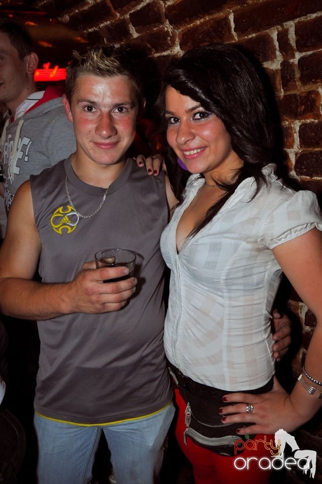 Sâmbătă seara petrecem în Escape, 