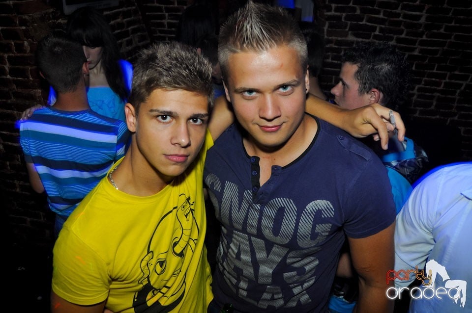 Sâmbătă seara petrecem în Escape, 