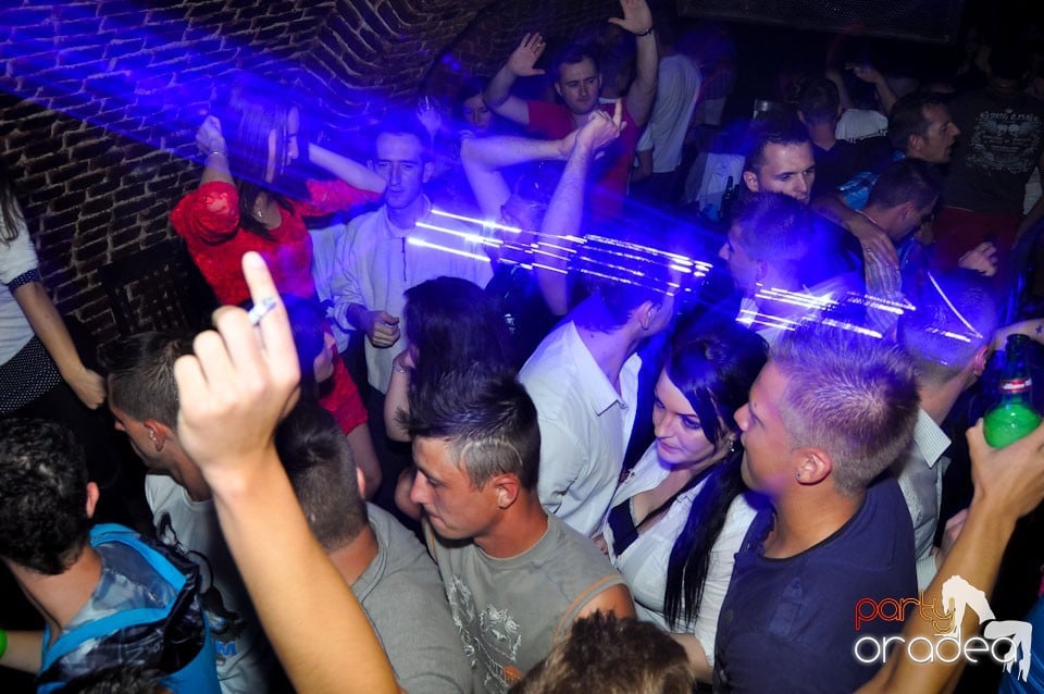 Sâmbătă seara petrecem în Escape, 