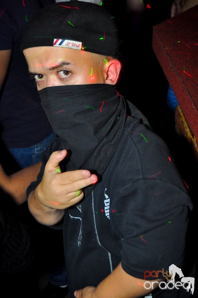 Sâmbătă seara petrecem în Escape, 