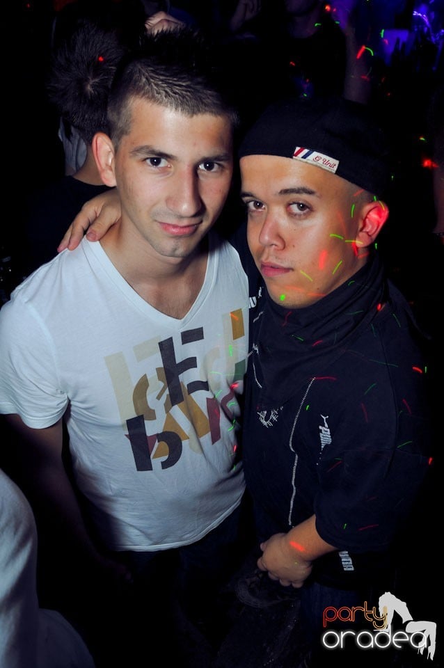 Sâmbătă seara petrecem în Escape, 