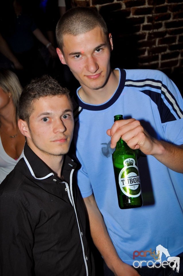 Sâmbătă seara petrecem în Escape, 