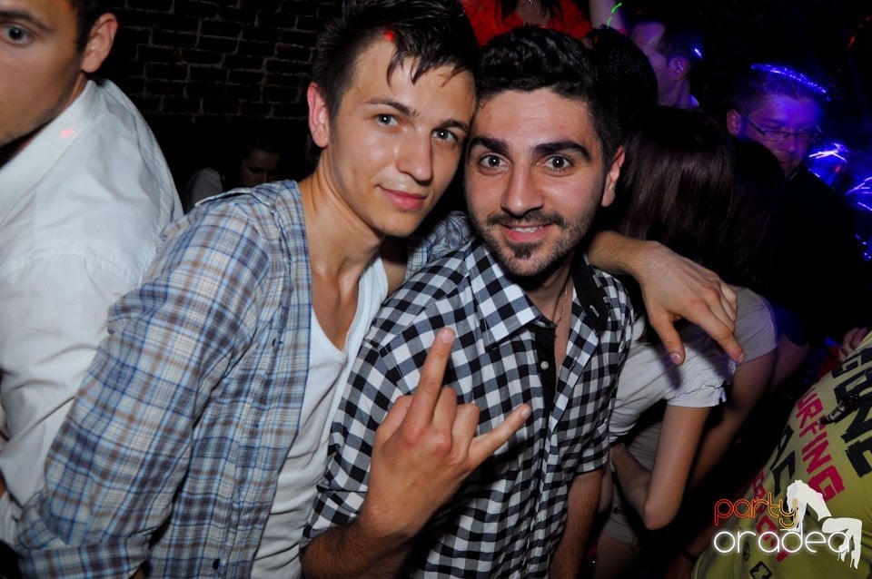 Sâmbătă seara petrecem în Escape, 