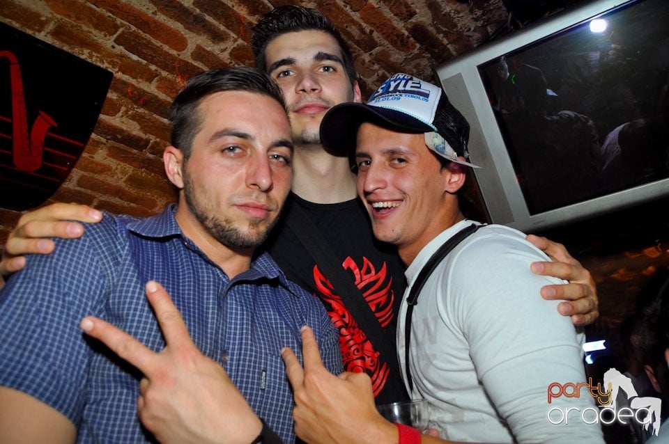 Sâmbătă seara petrecem în Escape, 